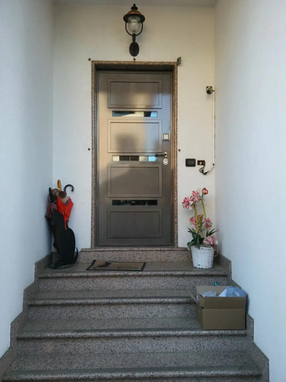 Produzione, vendita e installazione di porte e portoni a Segrate